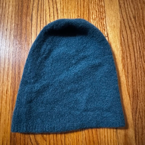 Eileen Fisher Cashmere Silk Boucle Bliss Hat Beanie - Picture 8 of 11